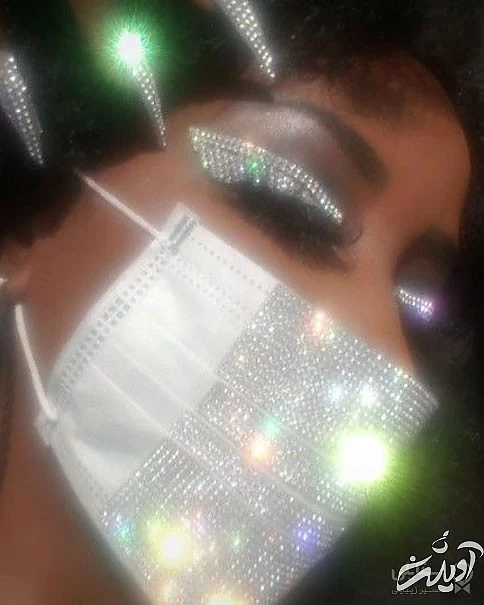 ماسک نگین دار ست شده با میکاپ چشم